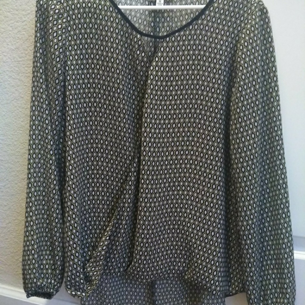 Gently used Black and white long sleeve shirt